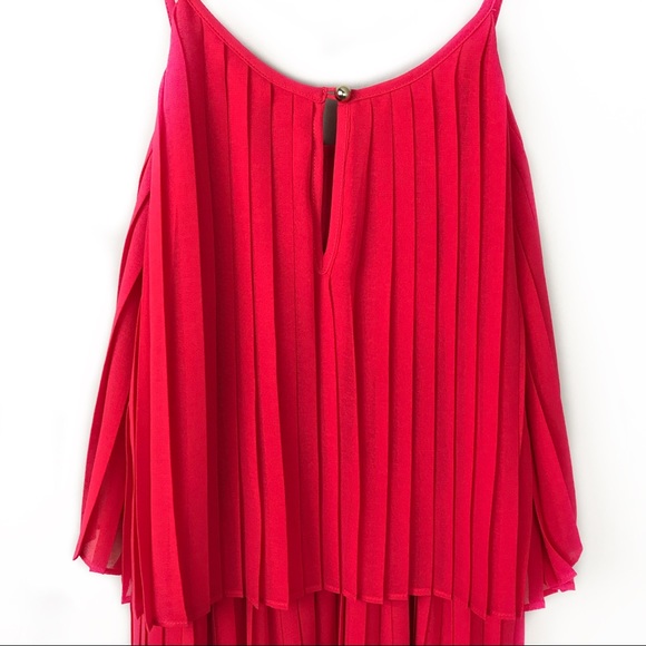 Beautiful red pleated high/low dress - Picture 3 of 6